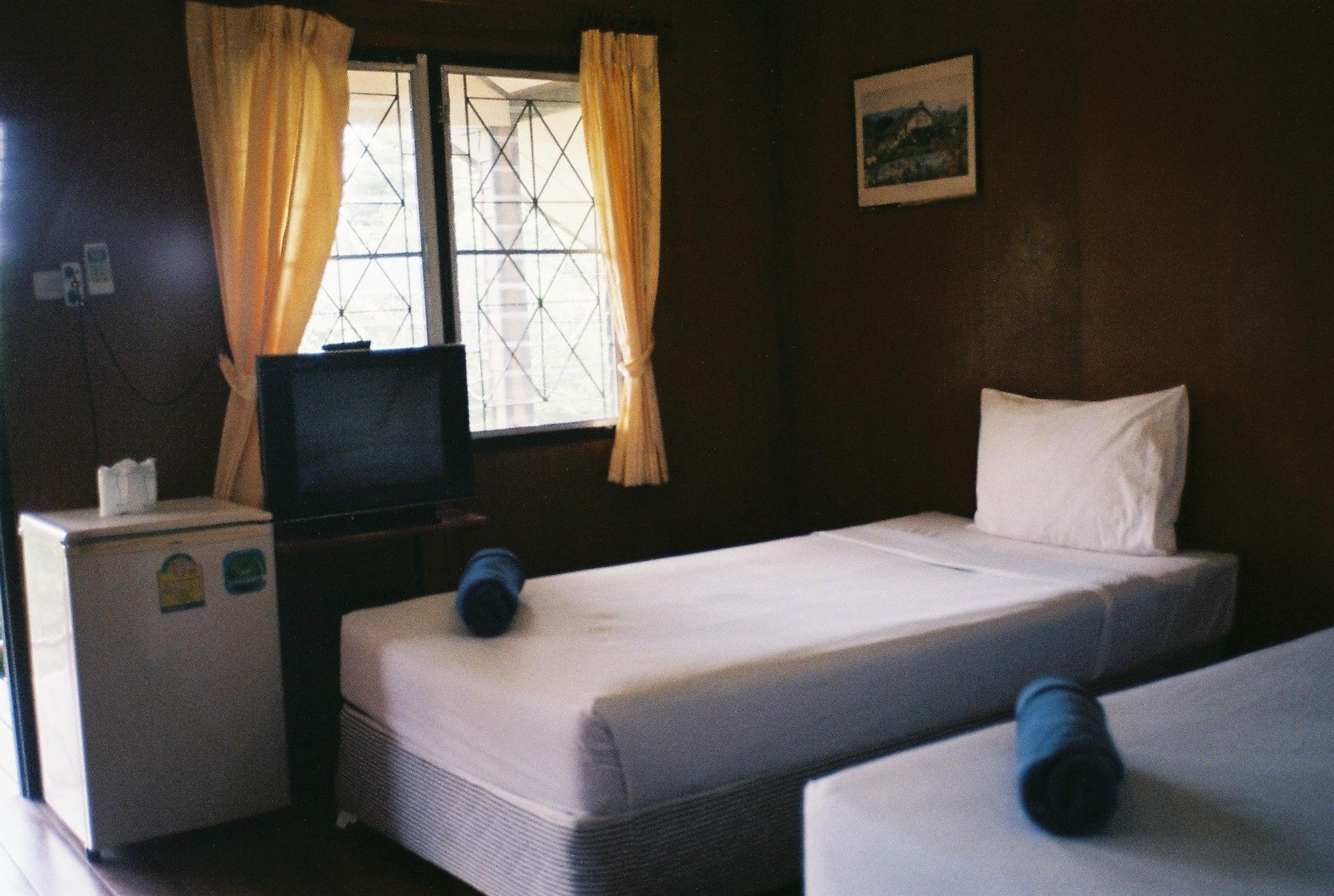 Silver Beach Resort Ламаи-Бич Экстерьер фото