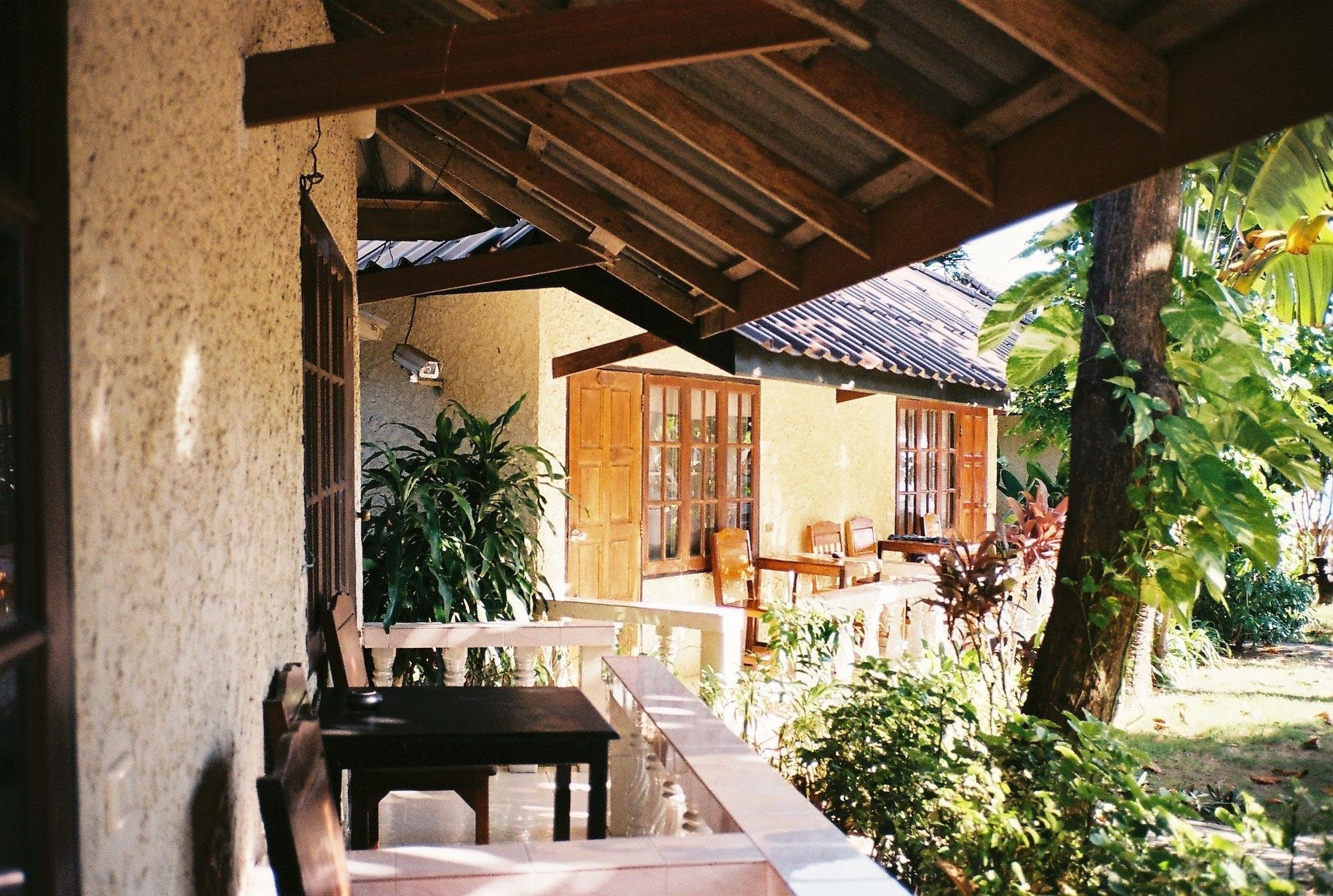 Silver Beach Resort Ламаи-Бич Экстерьер фото