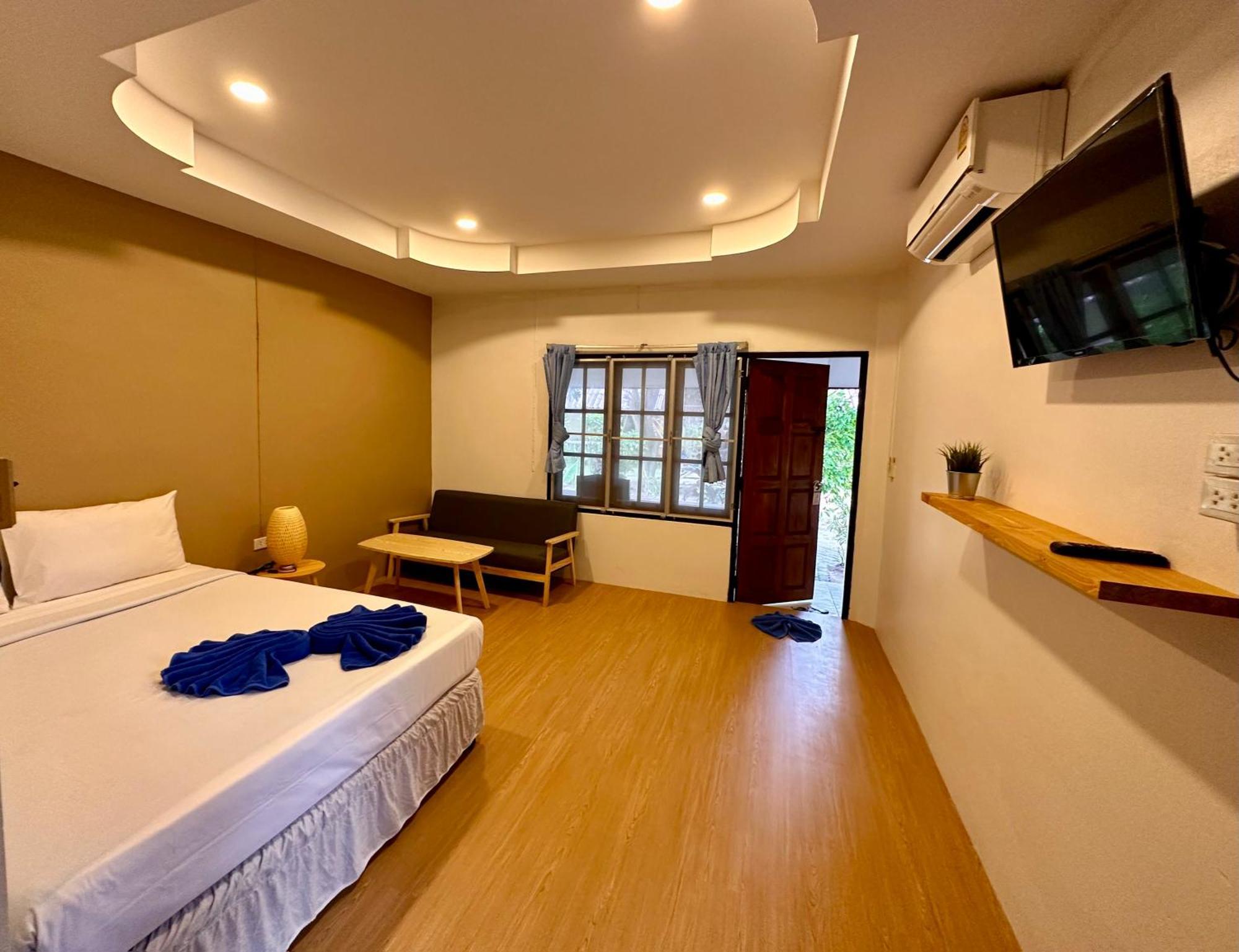 Silver Beach Resort Ламаи-Бич Экстерьер фото